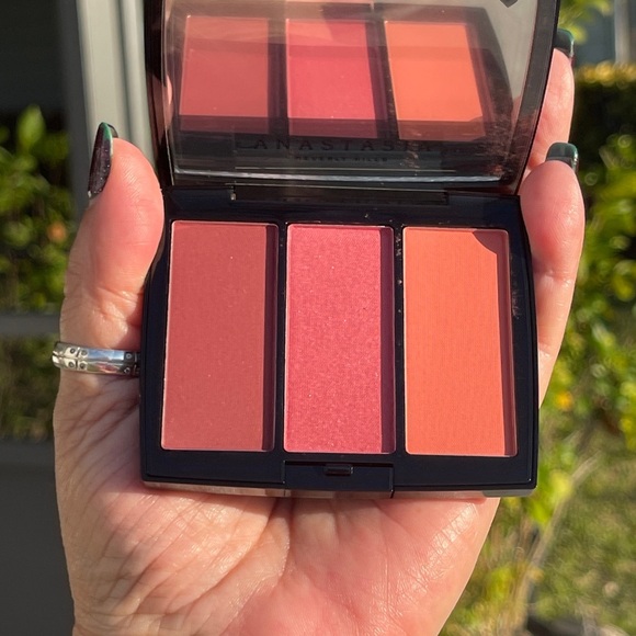 ANASTASIA BEVERLY HILLS Blush Trio In Berry Adore - Picture 5 of 12